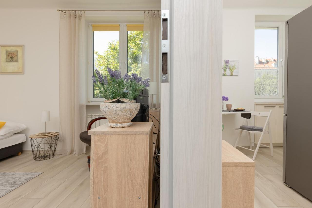 Raclawicka Cozy Studio Apartment By Noclegi Renters Warsawa Bagian luar foto